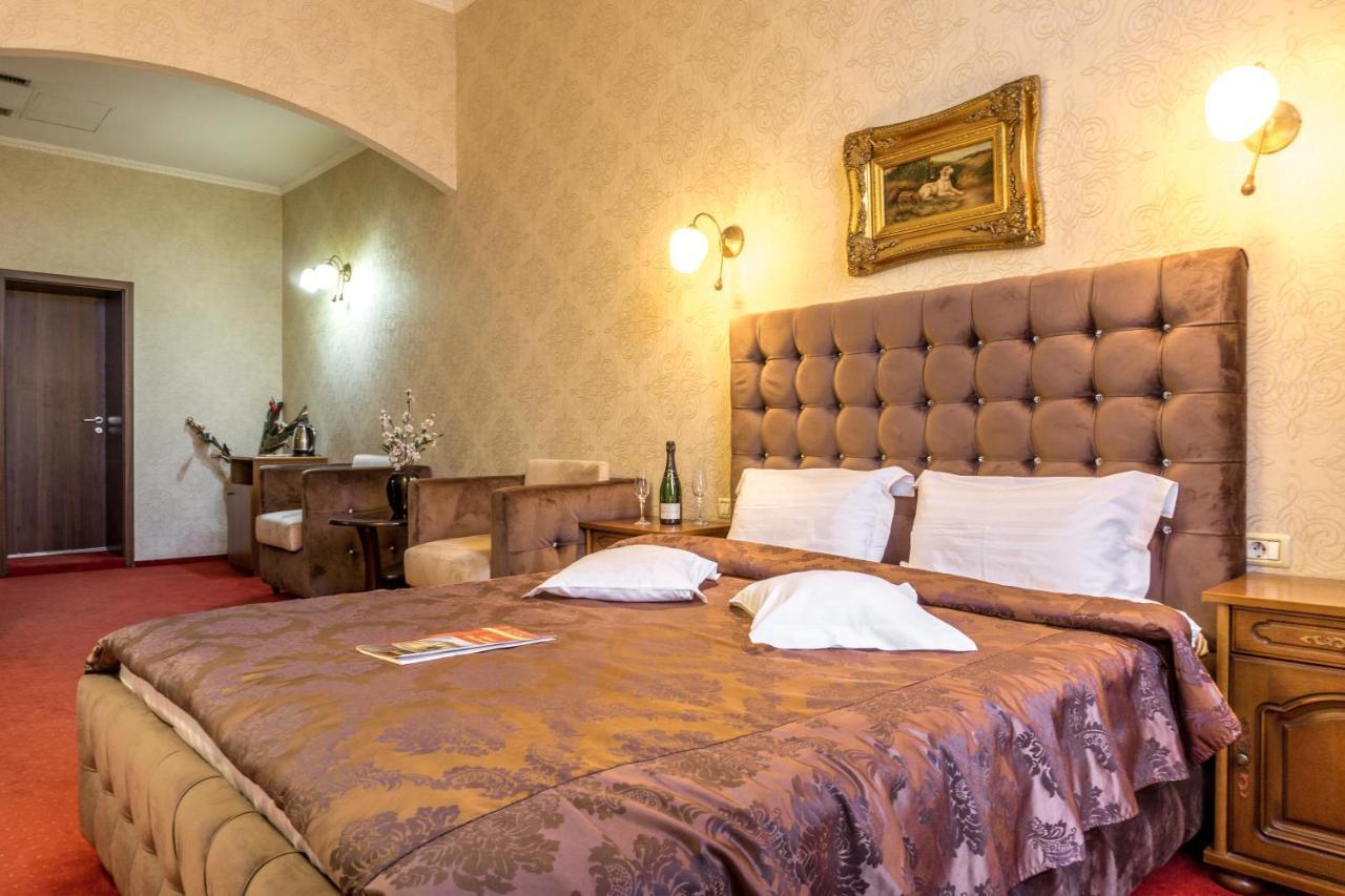 Hotel Ferdinand Haţeg Exterior foto