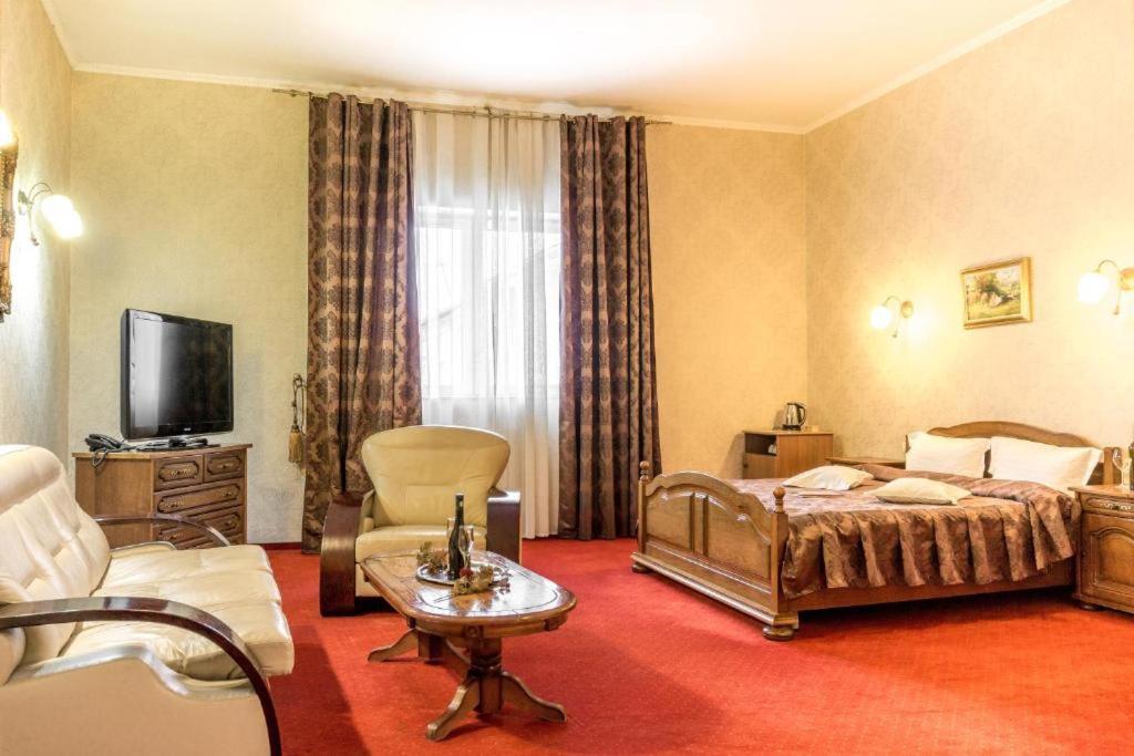 Hotel Ferdinand Haţeg Exterior foto